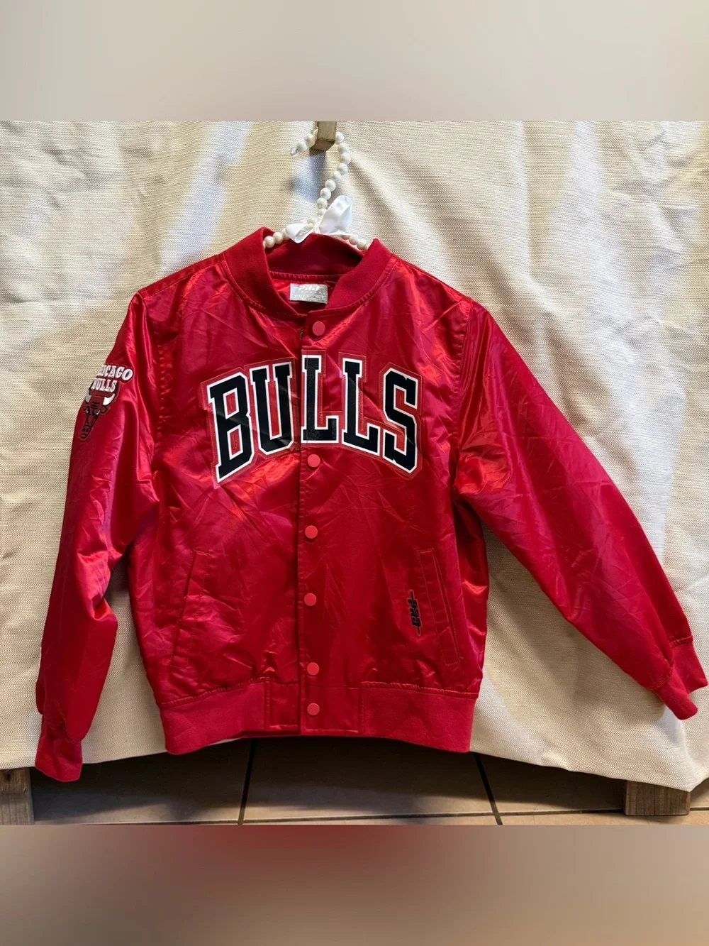 Pro Standard Chicago Bulls Satin Varsity Jacket Youth Medium 10/12 Red